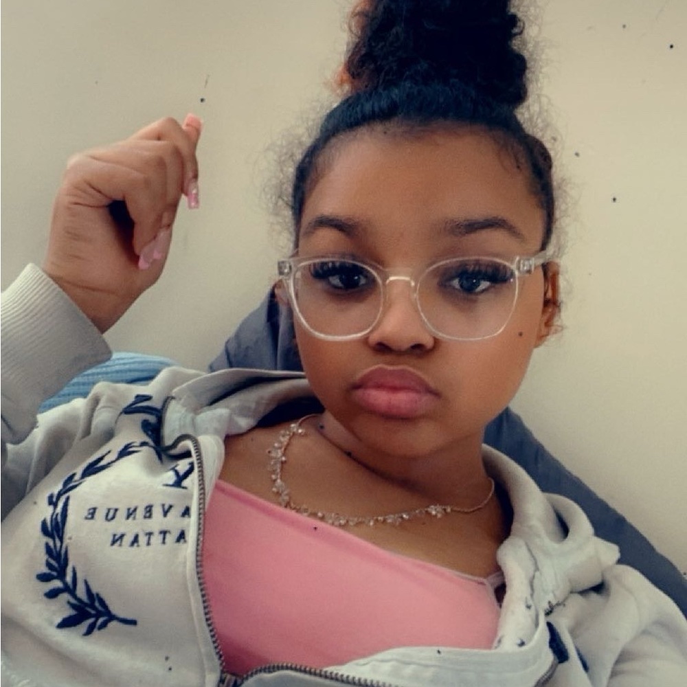 Meet your Posher, Asya